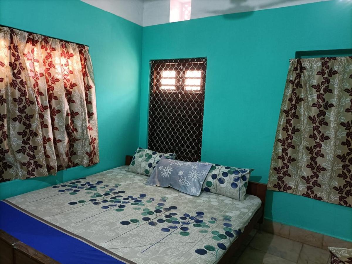 Hotel Radha Krishna プリ エクステリア 写真