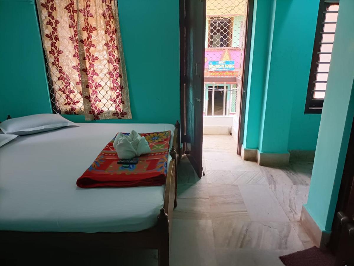Hotel Radha Krishna プリ エクステリア 写真