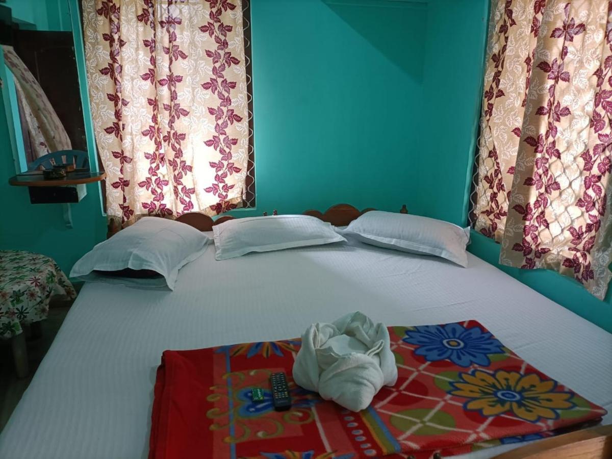 Hotel Radha Krishna プリ エクステリア 写真