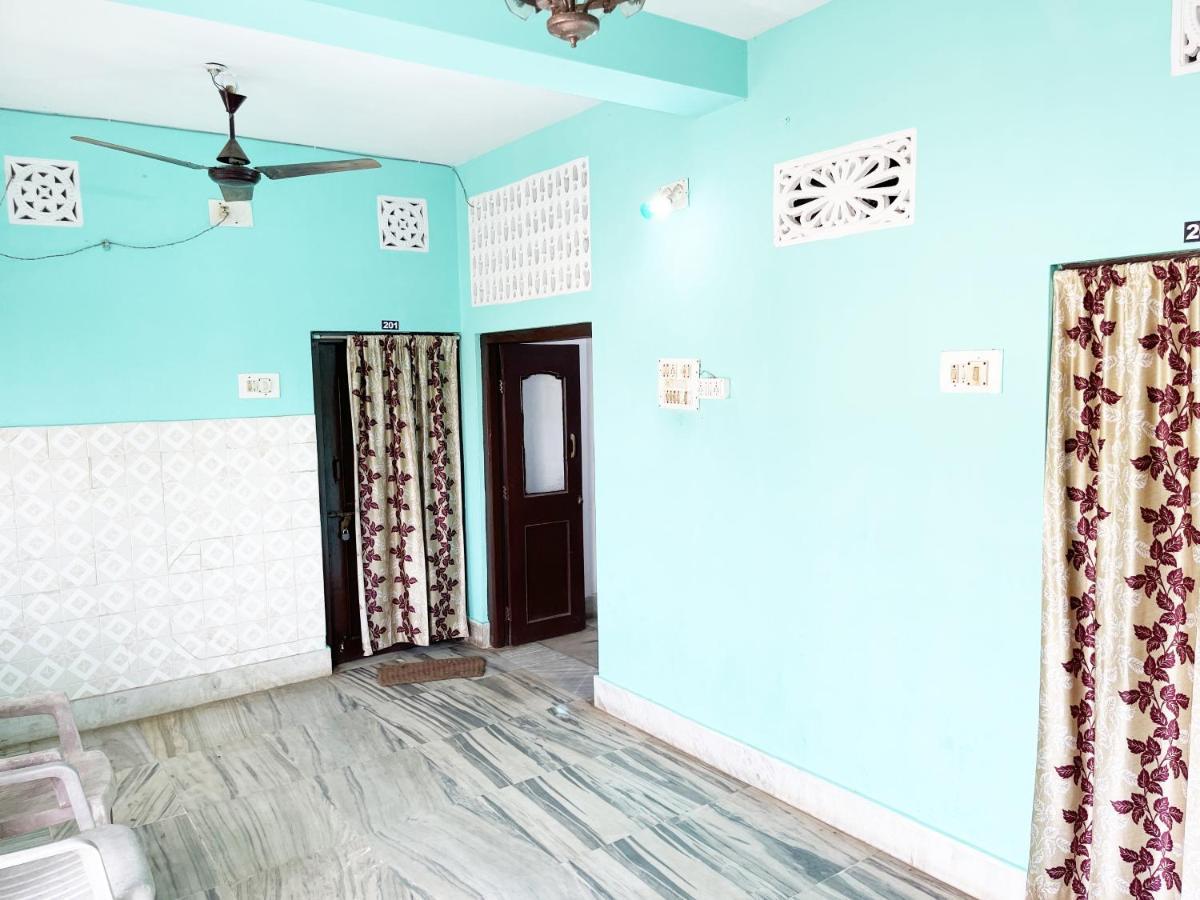 Hotel Radha Krishna プリ エクステリア 写真