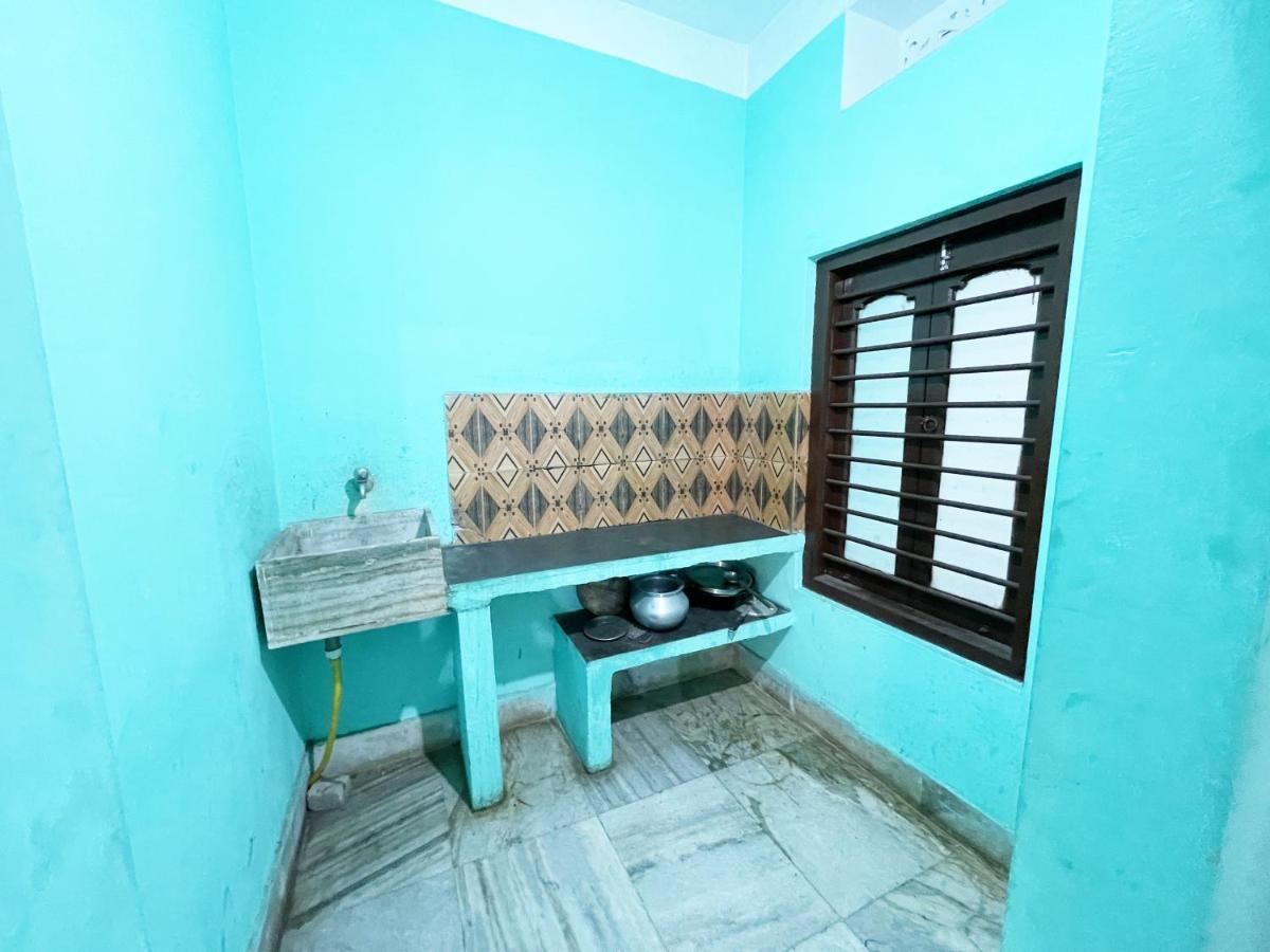 Hotel Radha Krishna プリ エクステリア 写真