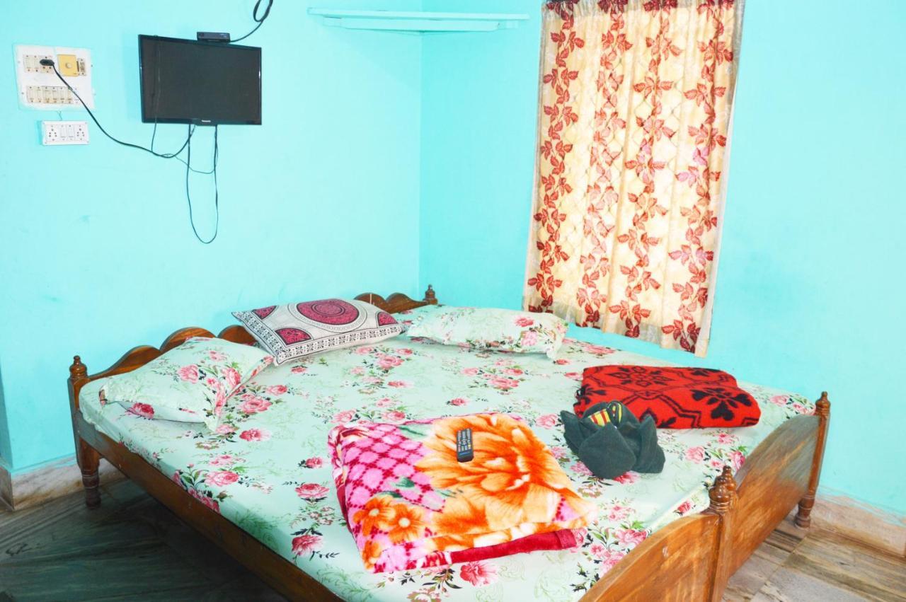 Hotel Radha Krishna プリ エクステリア 写真