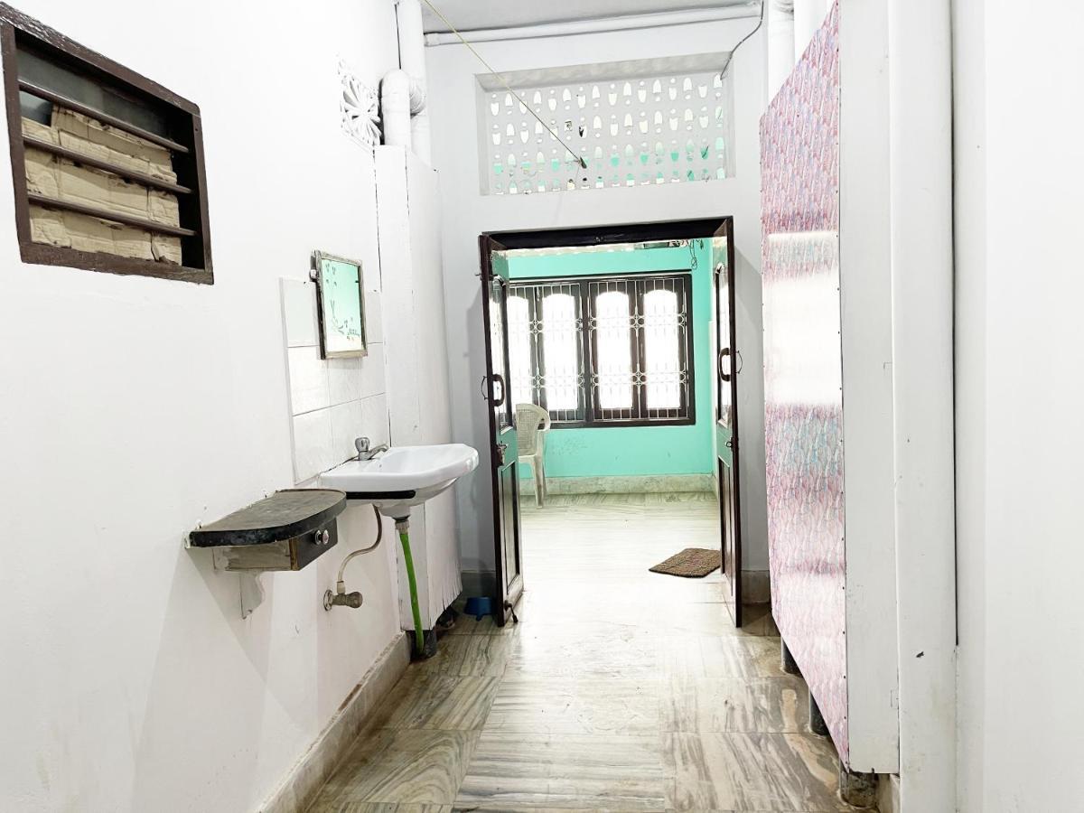 Hotel Radha Krishna プリ エクステリア 写真