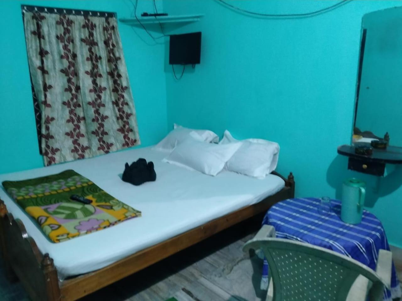 Hotel Radha Krishna プリ エクステリア 写真