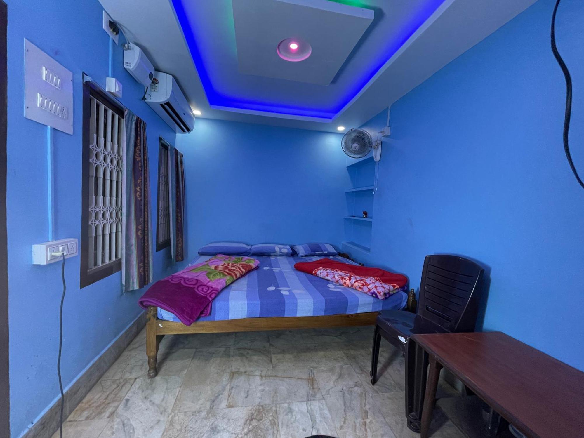 Hotel Radha Krishna プリ エクステリア 写真