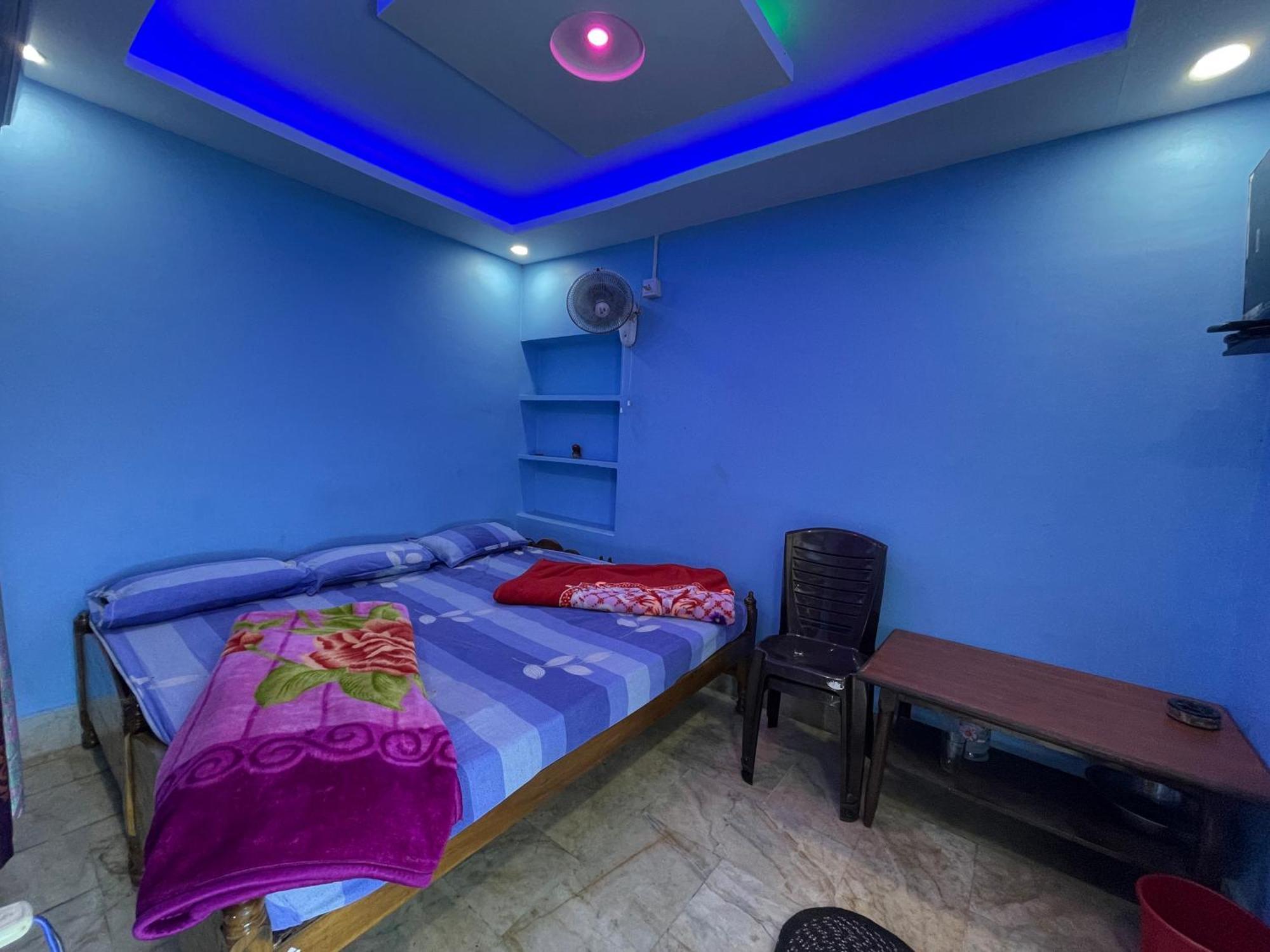 Hotel Radha Krishna プリ エクステリア 写真