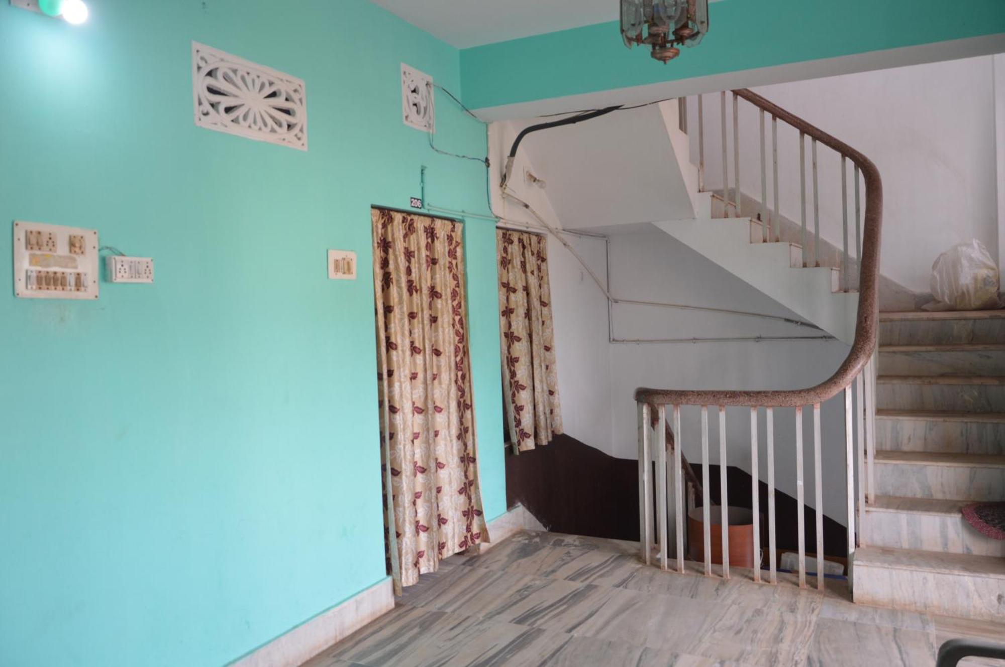 Hotel Radha Krishna プリ エクステリア 写真