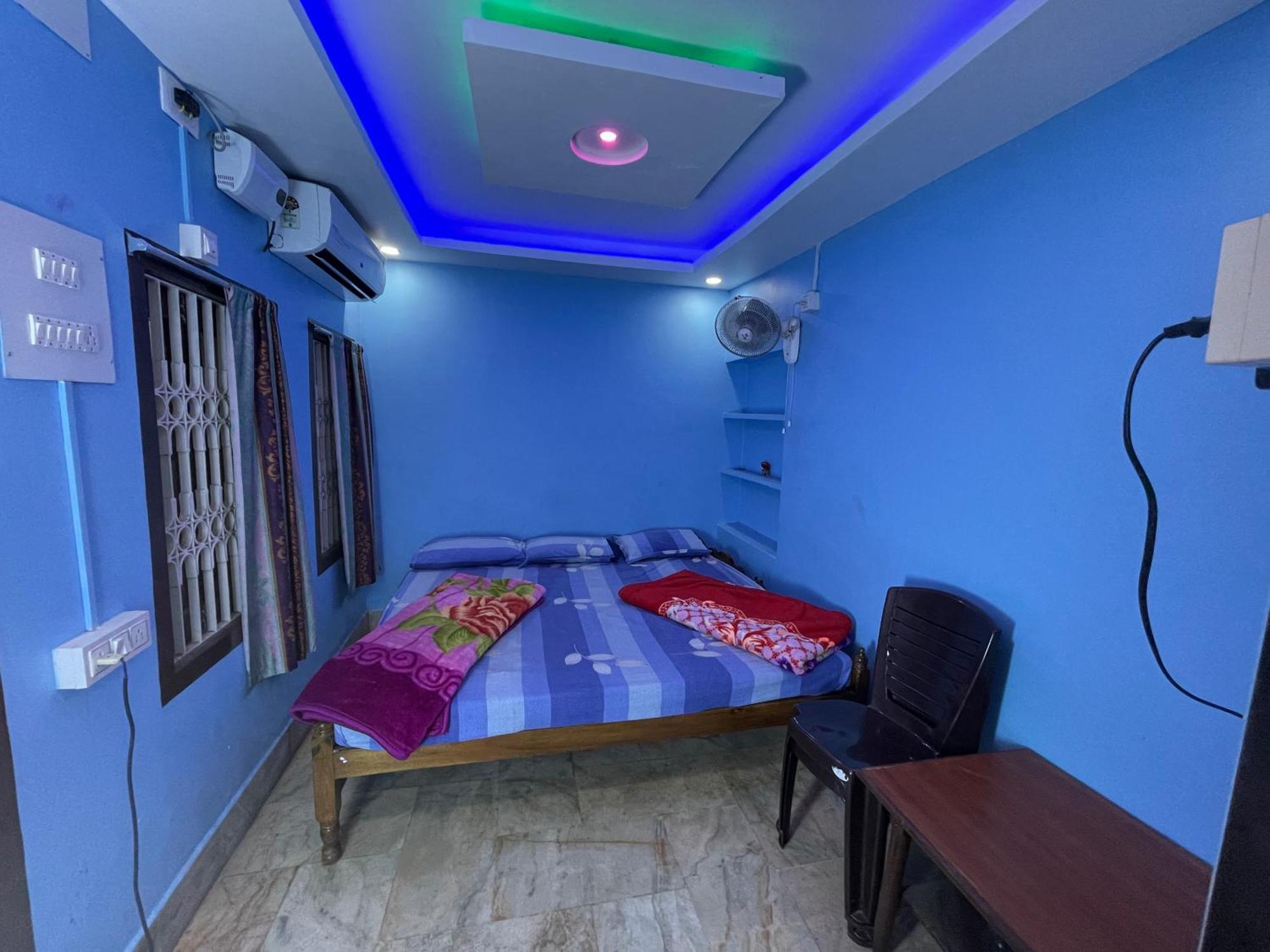 Hotel Radha Krishna プリ エクステリア 写真