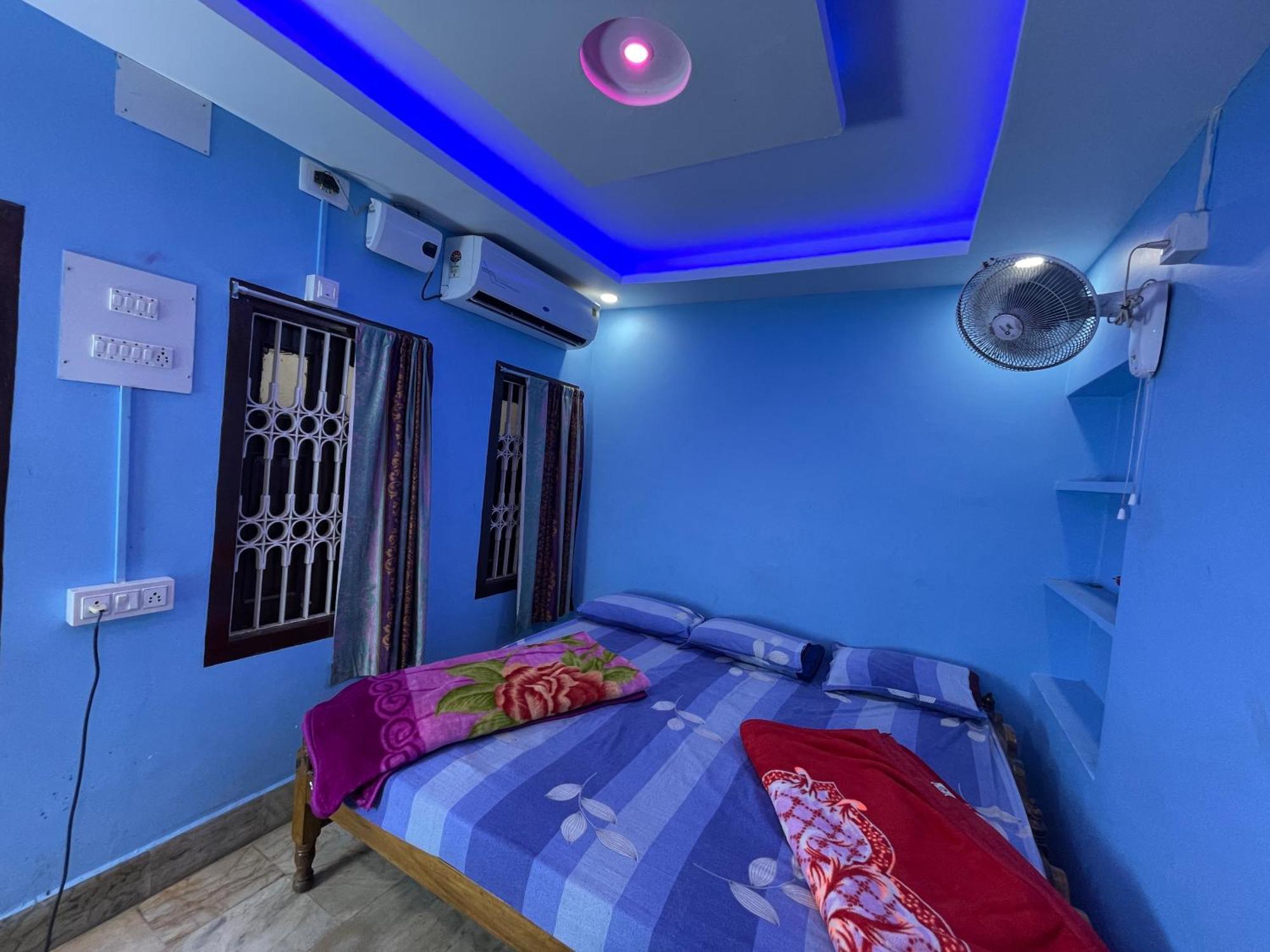 Hotel Radha Krishna プリ エクステリア 写真