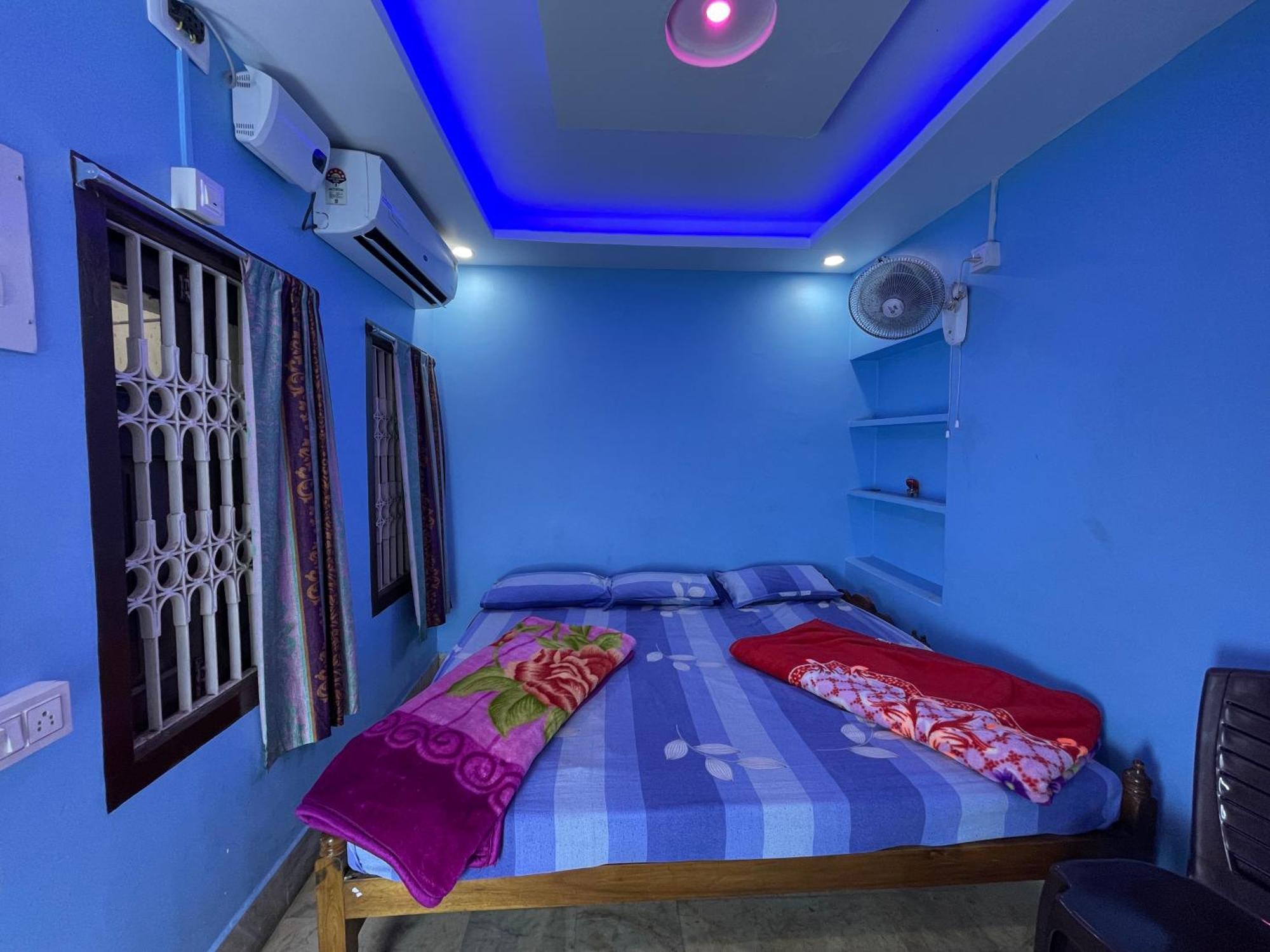 Hotel Radha Krishna プリ エクステリア 写真