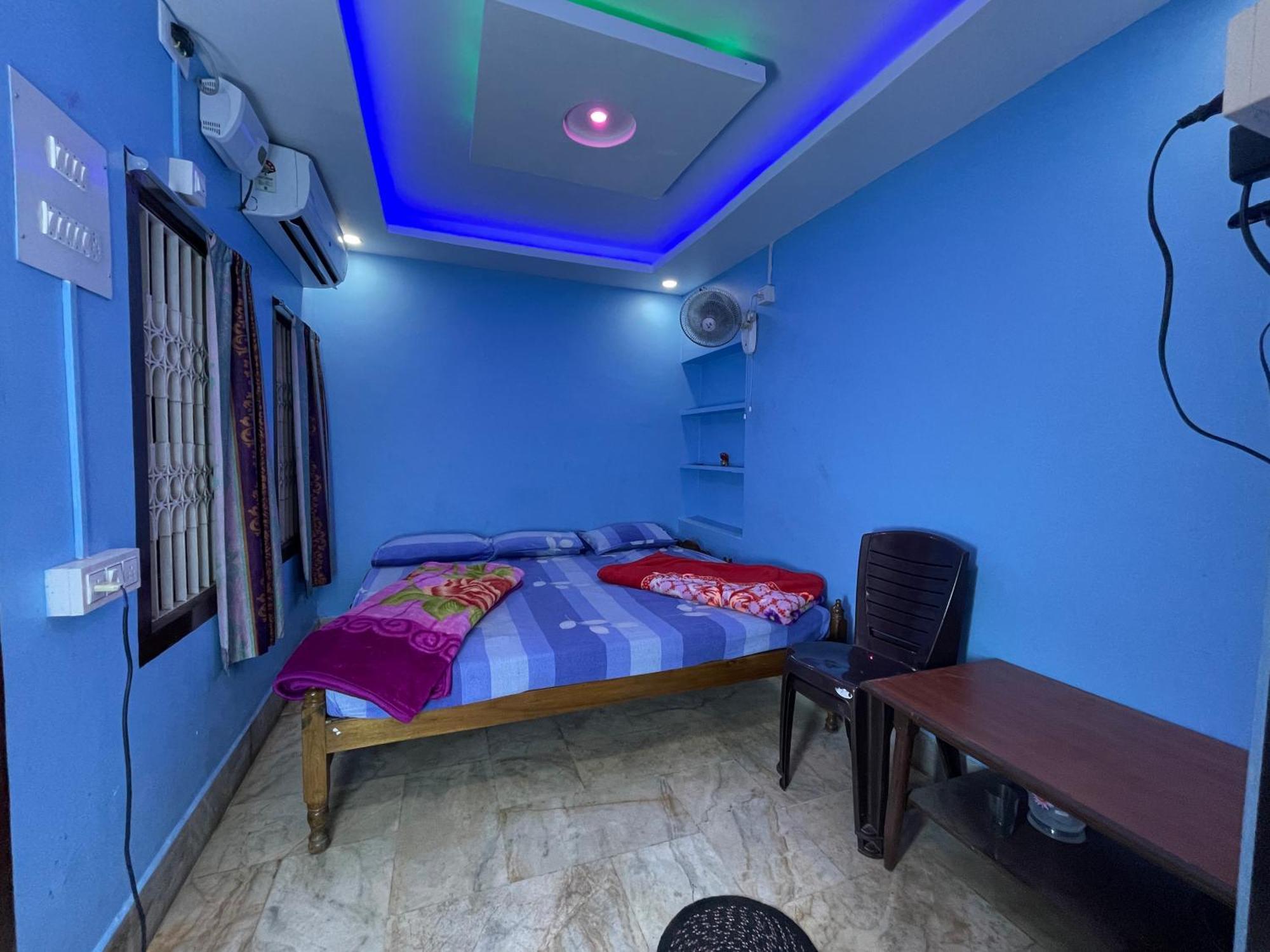 Hotel Radha Krishna プリ エクステリア 写真