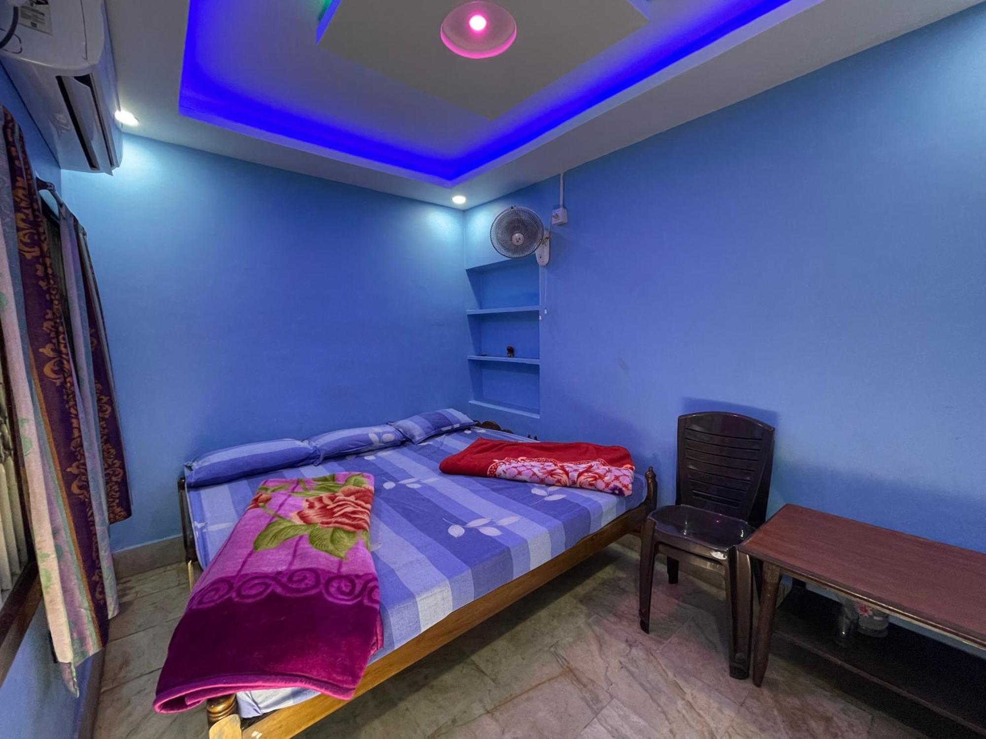 Hotel Radha Krishna プリ エクステリア 写真