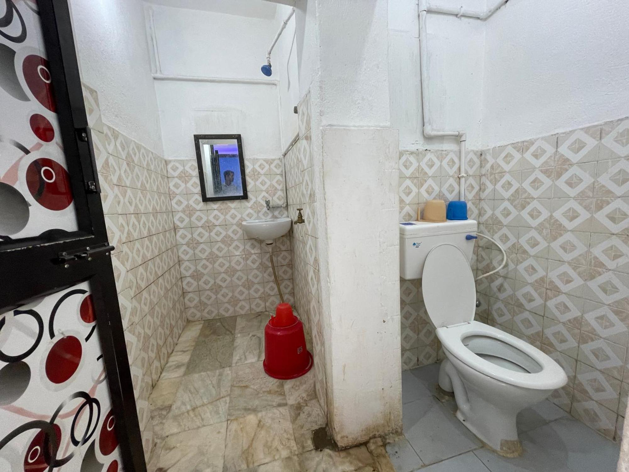 Hotel Radha Krishna プリ エクステリア 写真