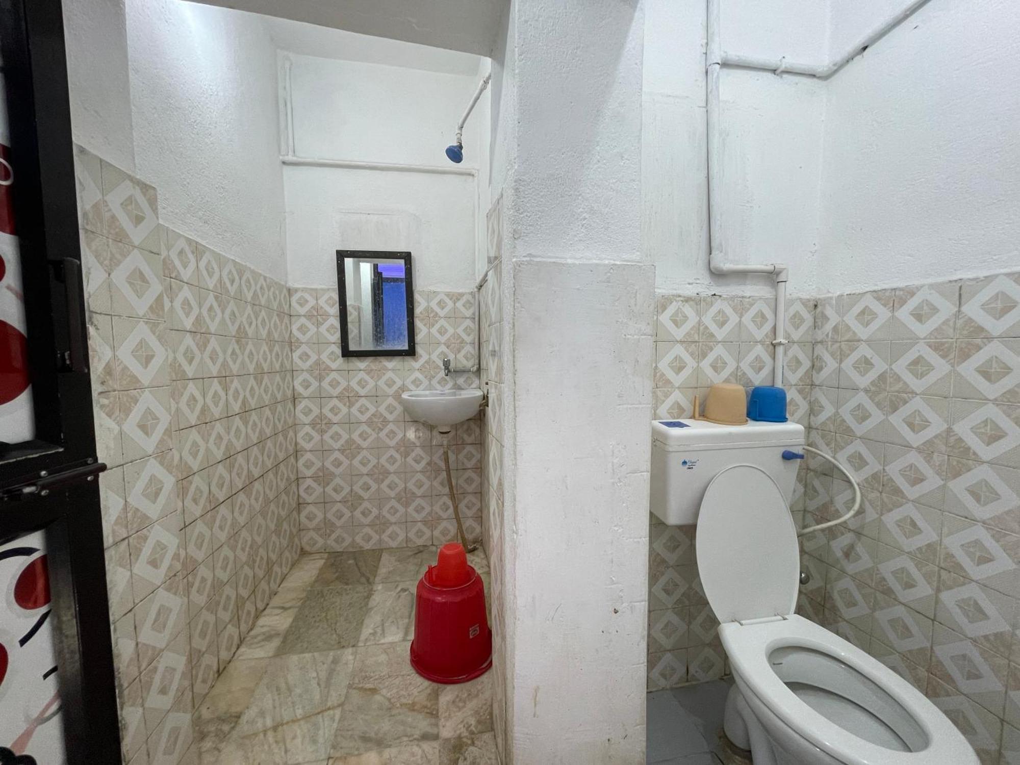 Hotel Radha Krishna プリ エクステリア 写真