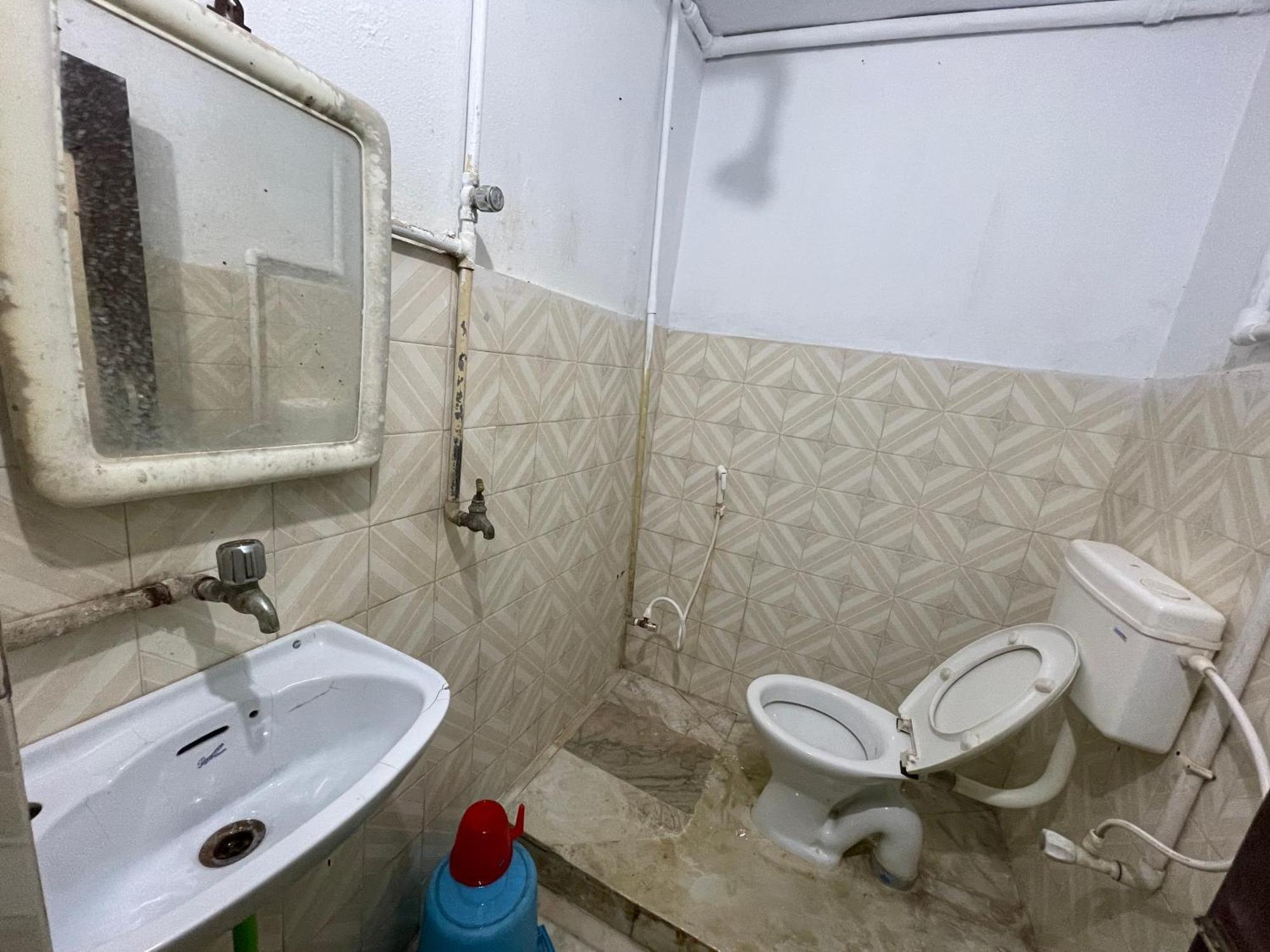 Hotel Radha Krishna プリ エクステリア 写真