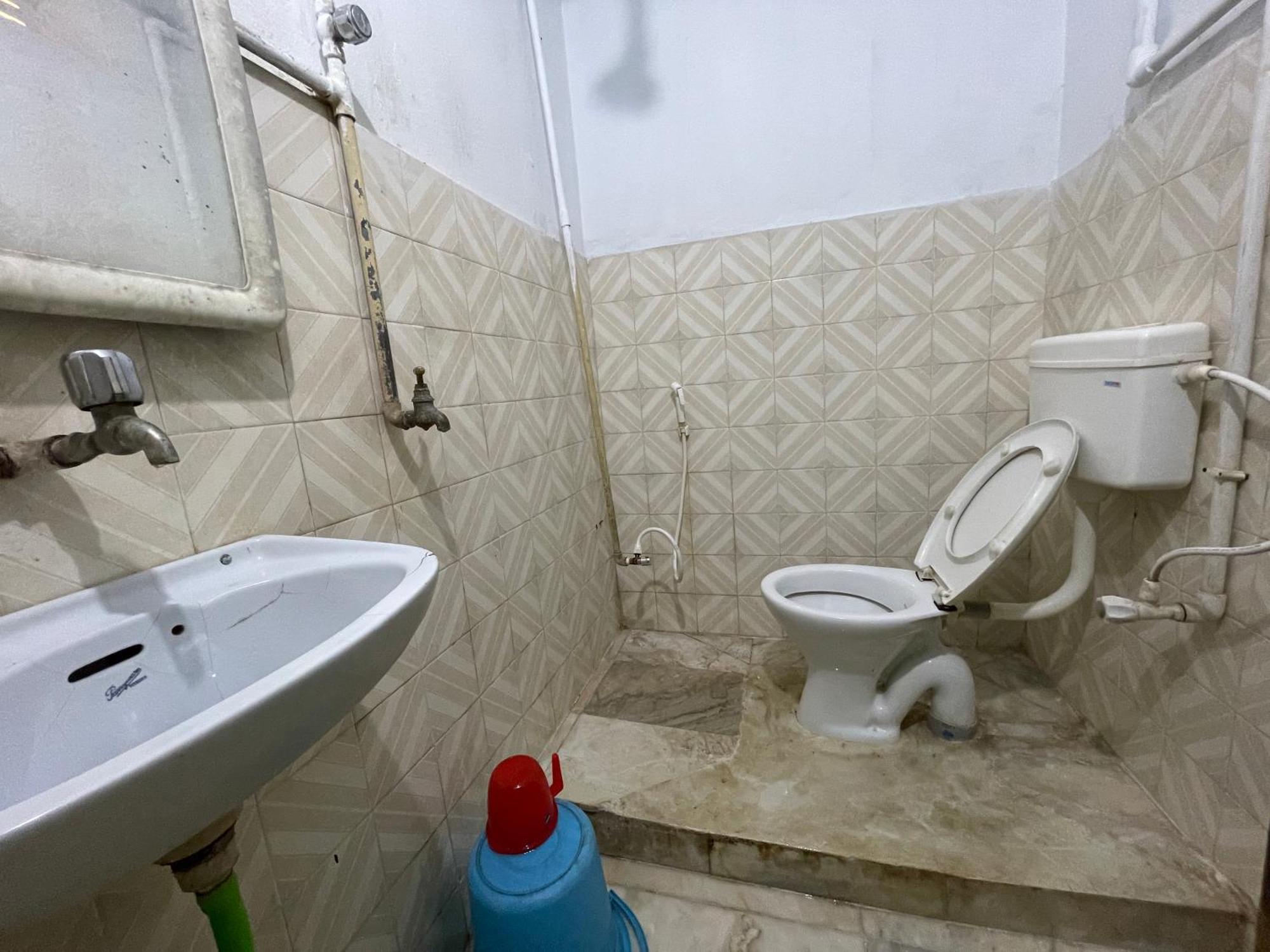 Hotel Radha Krishna プリ エクステリア 写真